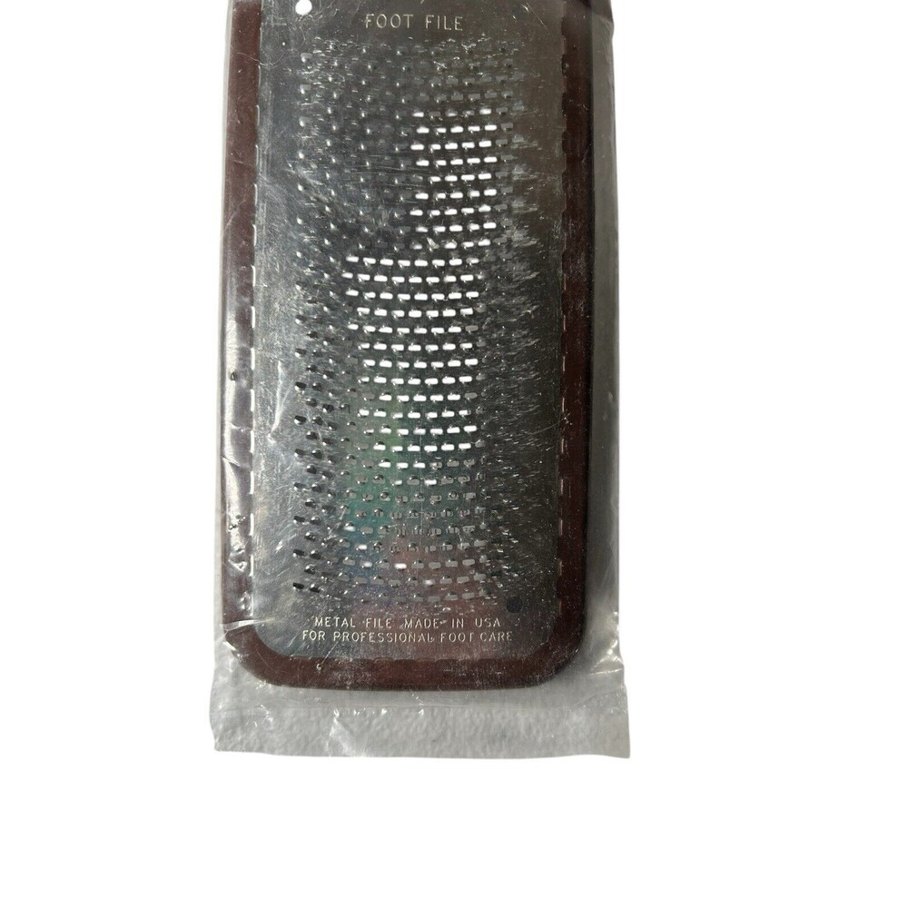 Microplane Colossal Foot File / Pedicure Rasp - Perfect for Calluses - Brown - Picture 4 of 7